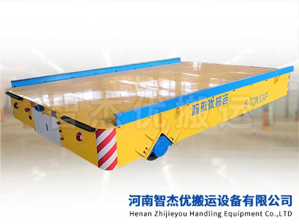 蓄电池轨道车实拍