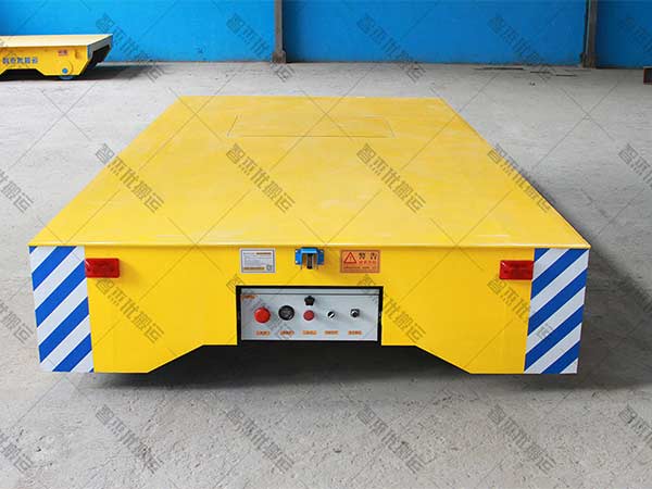 电动铁路轨道小车实拍